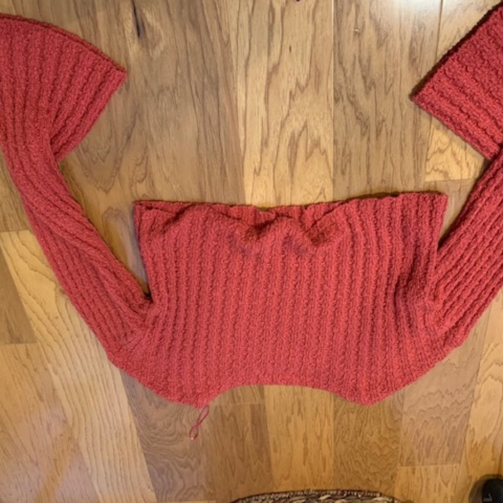 Cropped Sweater with flare sleeves